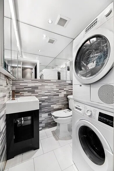 Building Photo - 47 1/2 East 1st Street