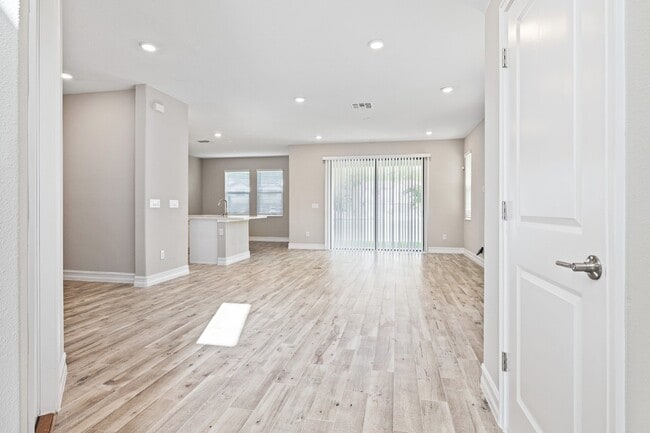 Building Photo - Charming 3 Bed, 2.5 Bath Rental Home in Wesley Chapel - Spacious and Modern!