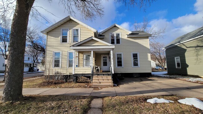 Building Photo - 702 Jackson St