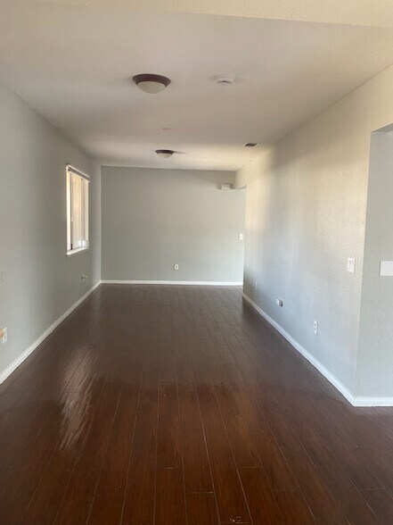 Building Photo - 27630 Baroni Rd