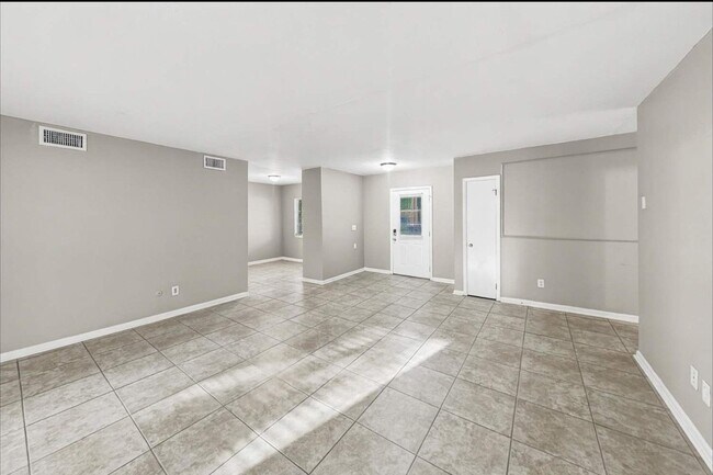 Building Photo - 12160 Croft Dr N