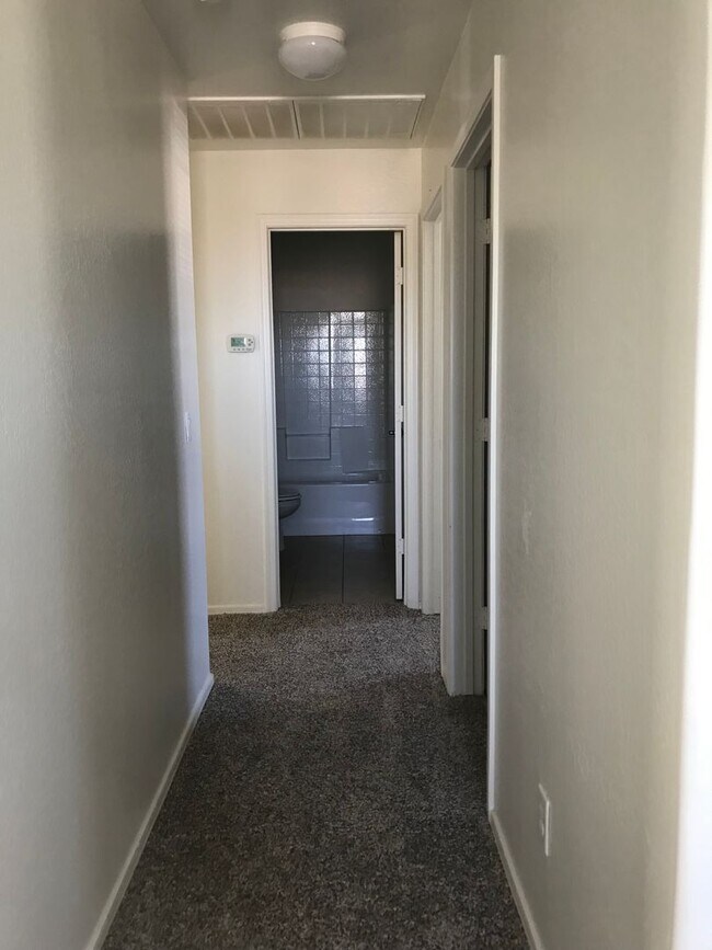 Building Photo - Coming in August Spacious 3br Home in Cort...
