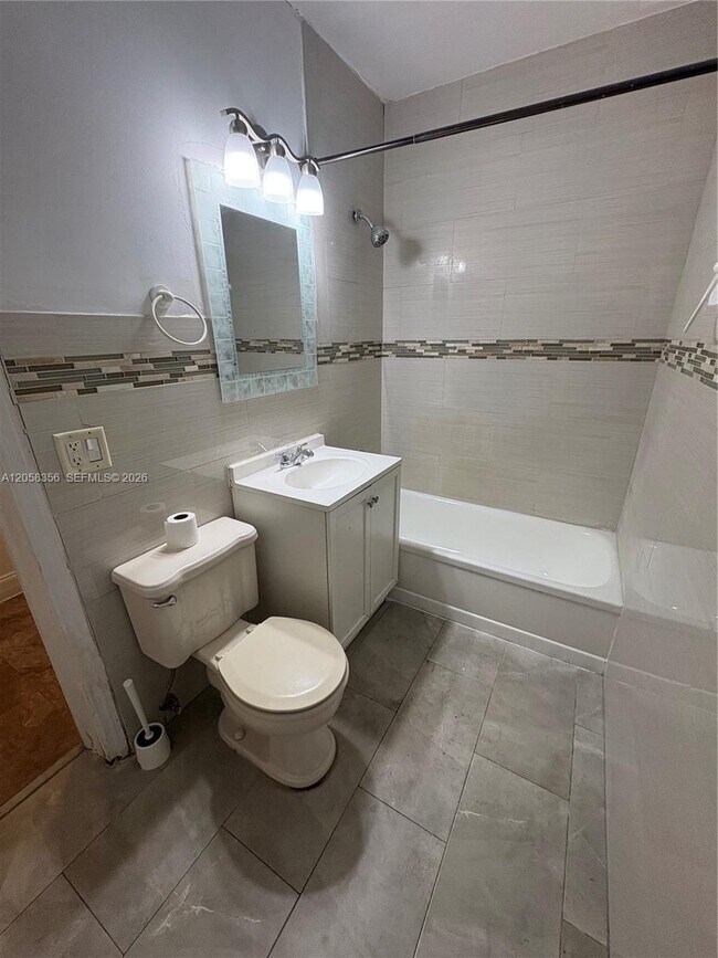 Building Photo - 410 Pinecrest Dr