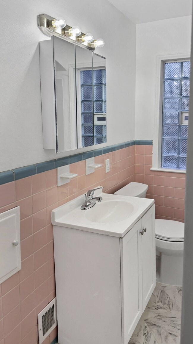 Building Photo - 3625 Chatsworth St