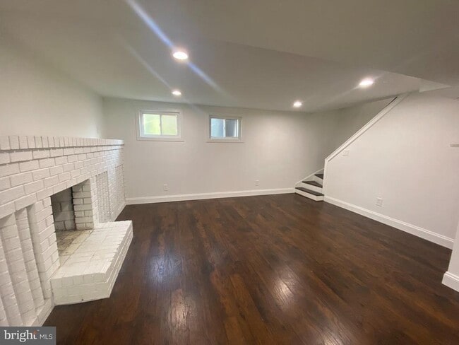 Building Photo - 7402 Lenham Dr
