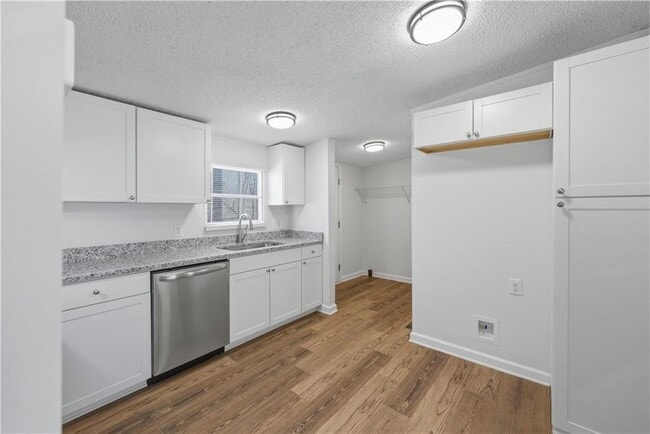 Building Photo - 190 Chivalry Ln