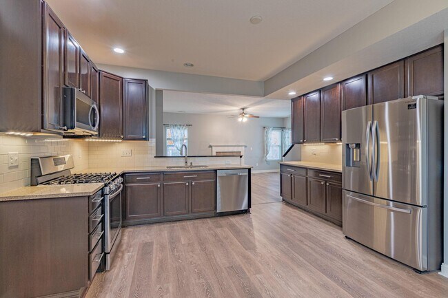 Building Photo - 6003 Bell Classic Dr