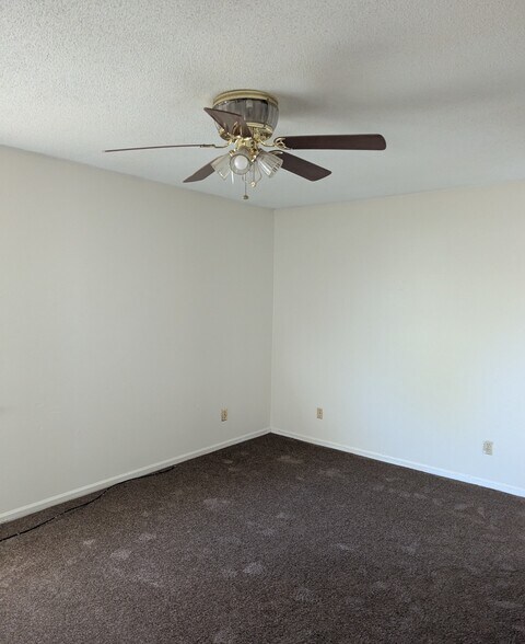 Building Photo - 608 Aztec Ln