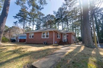 Building Photo - 161 Blades St