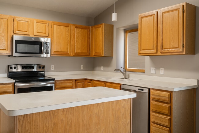 Building Photo - 7337 Collister Rd