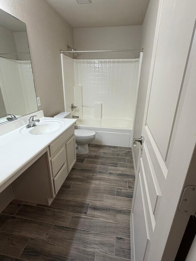 Building Photo - 11284 W Magnolia St