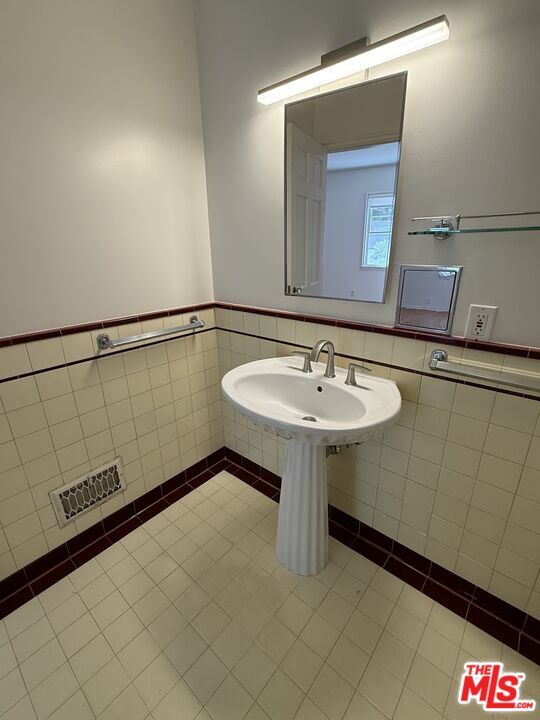 Building Photo - 2910 Motor Ave