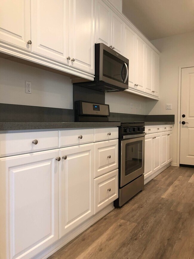 Building Photo - Beautiful 4 Bed 3 Bath Home In Harmony Gro...
