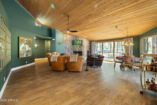 Building Photo - 2145 William Palmer