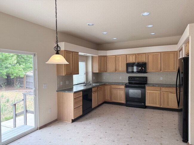 Building Photo - 7492 Amberly Dr