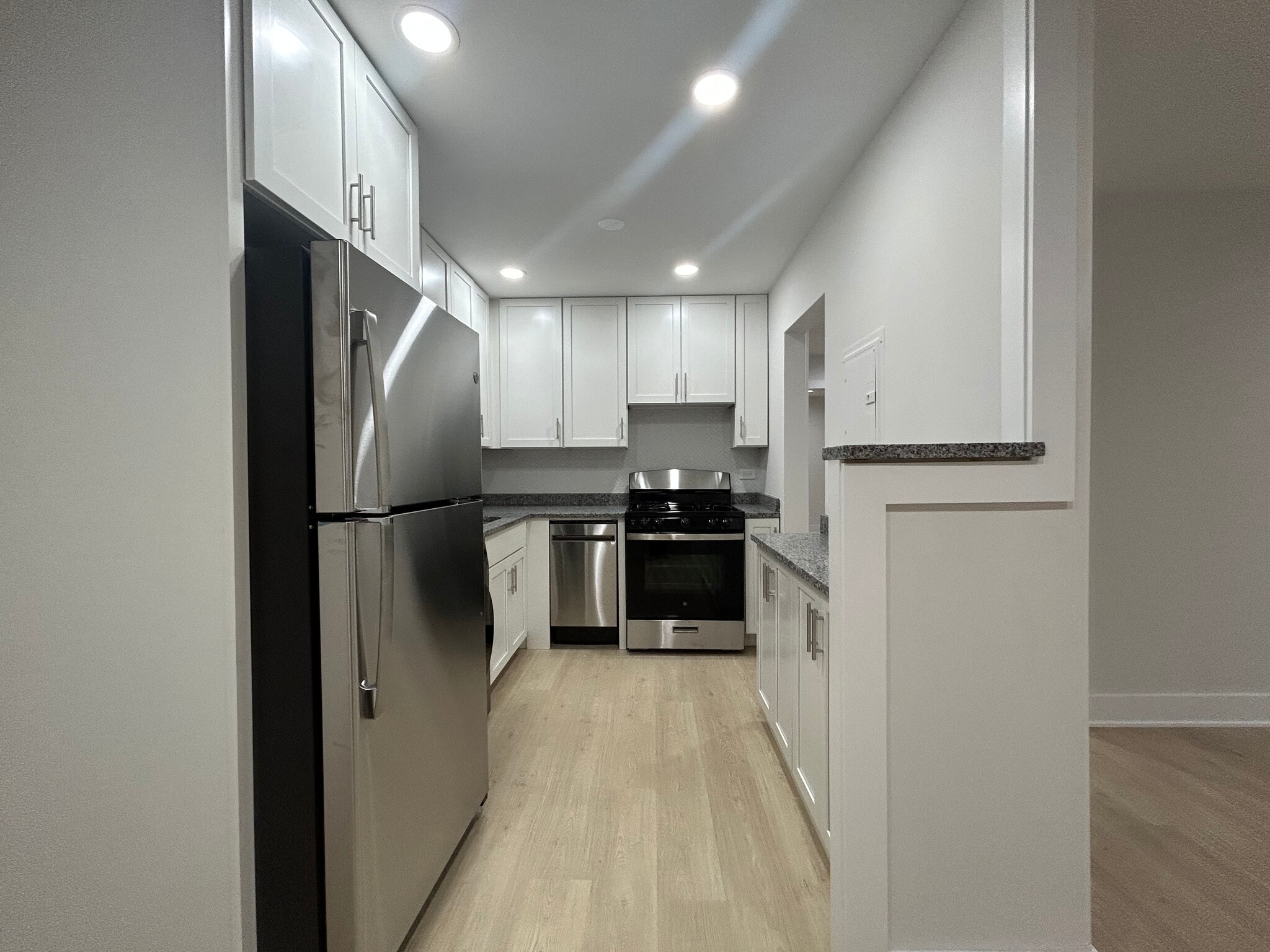 Building Photo - 696 Elm Pl
