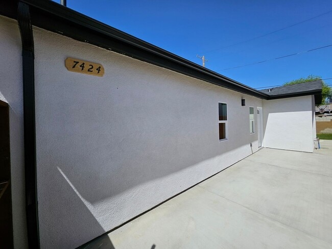 Primary Photo - 7426 Denny Ave