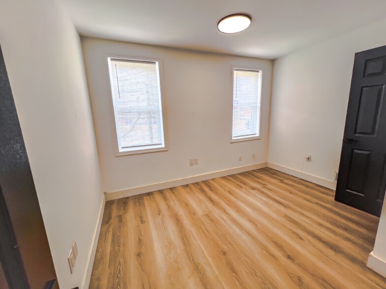 Building Photo - 2816 W Mulberry St