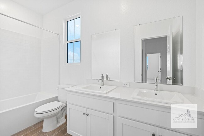 Building Photo - 2272 N Duke Ave