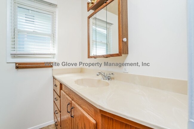 Building Photo - 2 Bedroom Torrance Home