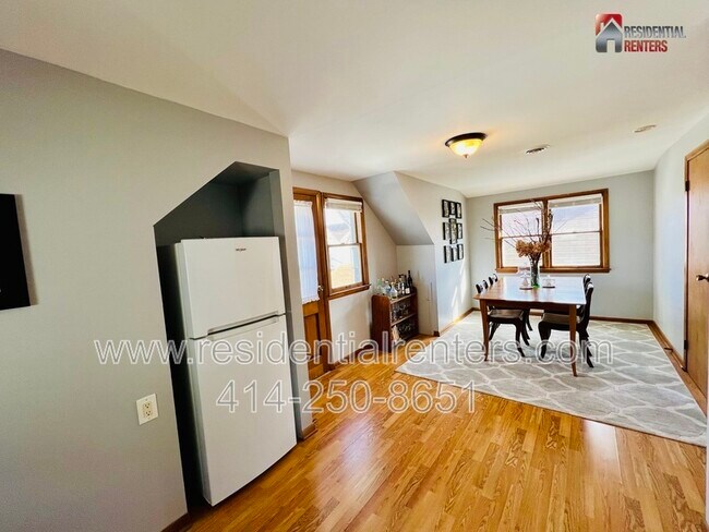 Building Photo - 2372 N 61st St