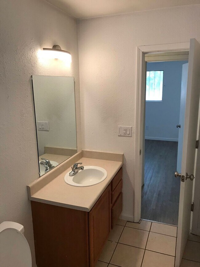 Building Photo - 19th St