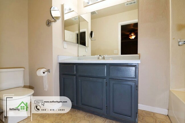 Building Photo - 1947 Mary Lake Dr