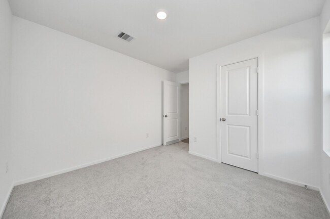 Building Photo - 6510 Linden Leaf Dr