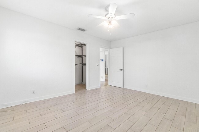 Building Photo - 5068 Sunrise Blvd