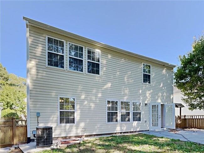 Building Photo - 227 Weatherstone Pointe Dr