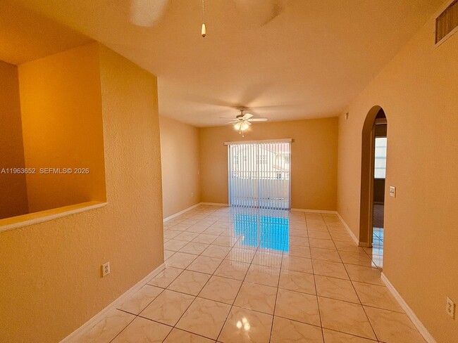 Building Photo - 204 Belmont Ln