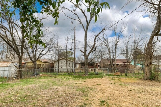 Building Photo - 3933 Stanley Ave
