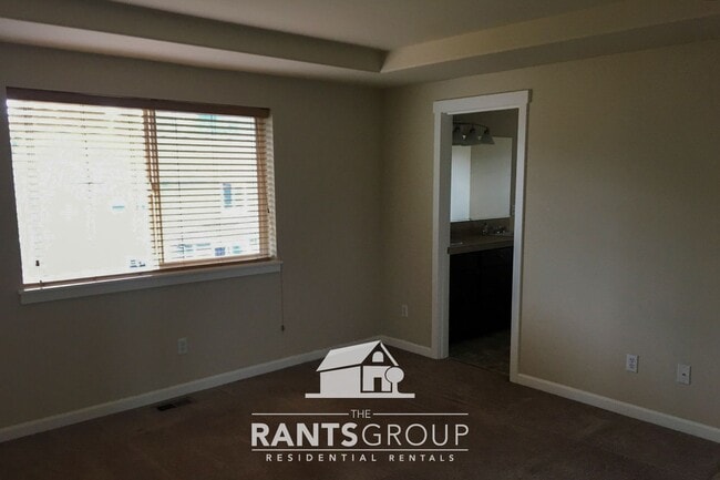 Building Photo - Spacious 4-Bedroom Craftsman Home in Lacey!