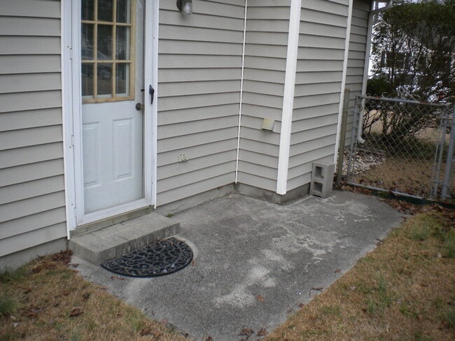 Building Photo - 813 S Dogwood Ln