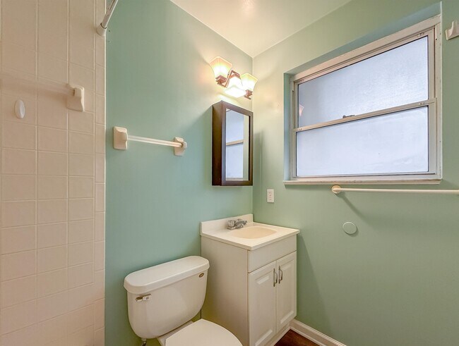 Building Photo - 2605 Lotus Dr