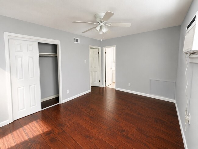 Building Photo - 4624 Bell St