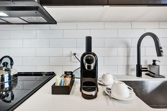 Building Photo - 398 NE 5th St