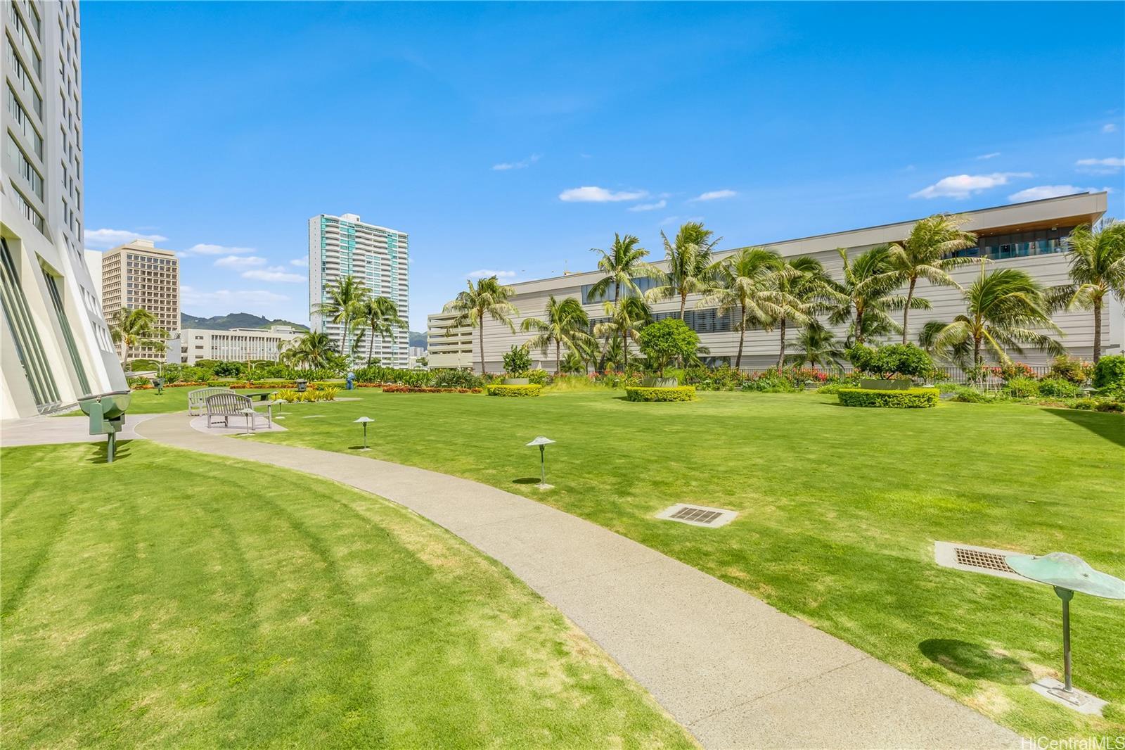 Building Photo - 88 Piikoi St