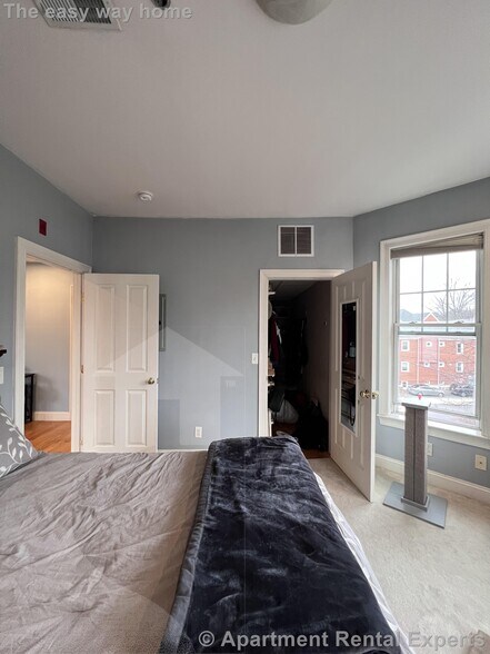 Building Photo - 146 Clifton St