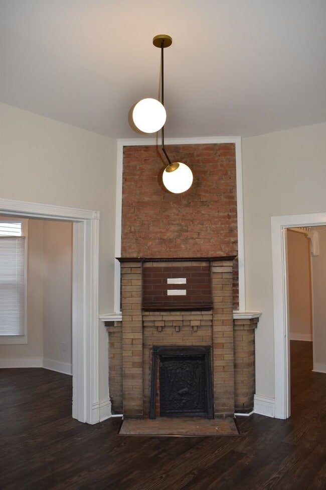 Building Photo - Renovated 3 Bedroom in Shelby Park close to Logan Street Market