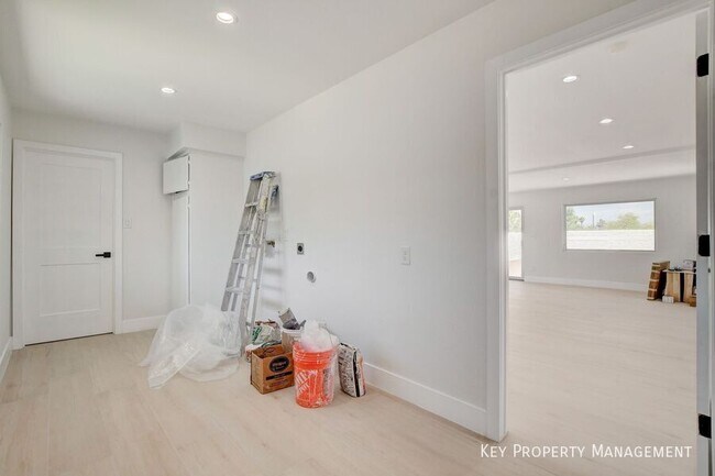 Building Photo - 3962 Euclid St