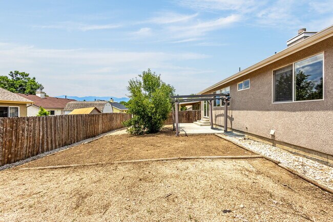 Building Photo - 4535 Star Ridge Dr