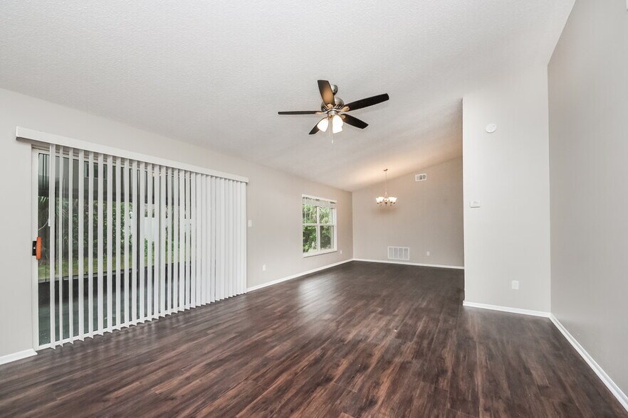 Building Photo - 2739 Sumba Ave