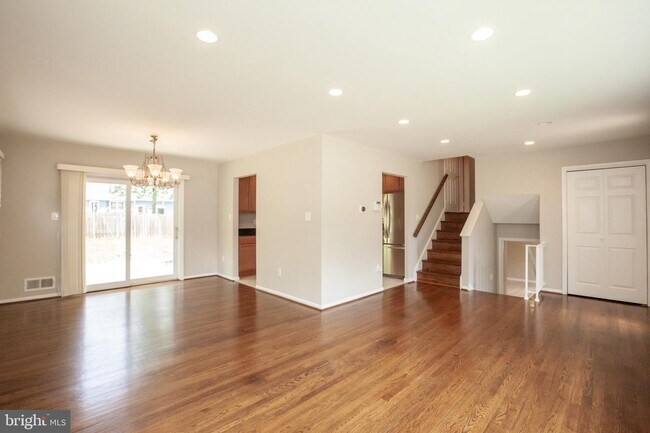 Building Photo - 2533 Hillsman St