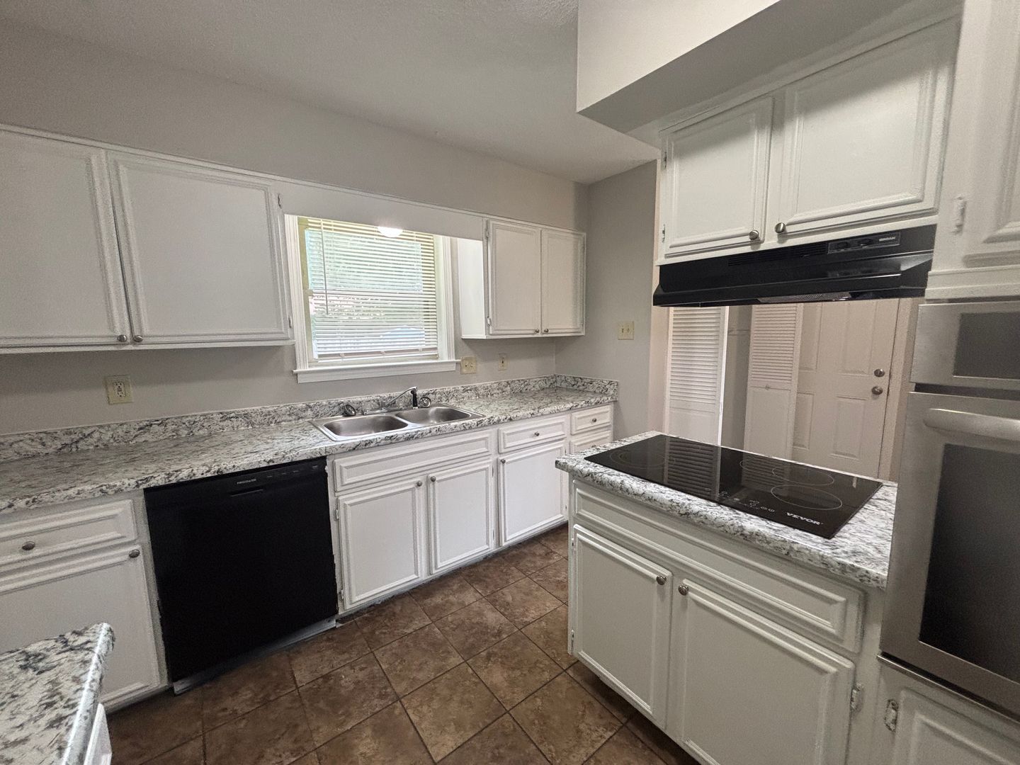 Building Photo - 3132 Rosebay Ln