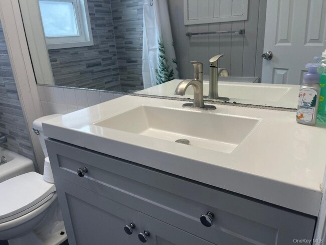 Building Photo - 17 Roosevelt Pl