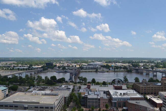 Building Photo - 315 Rock St