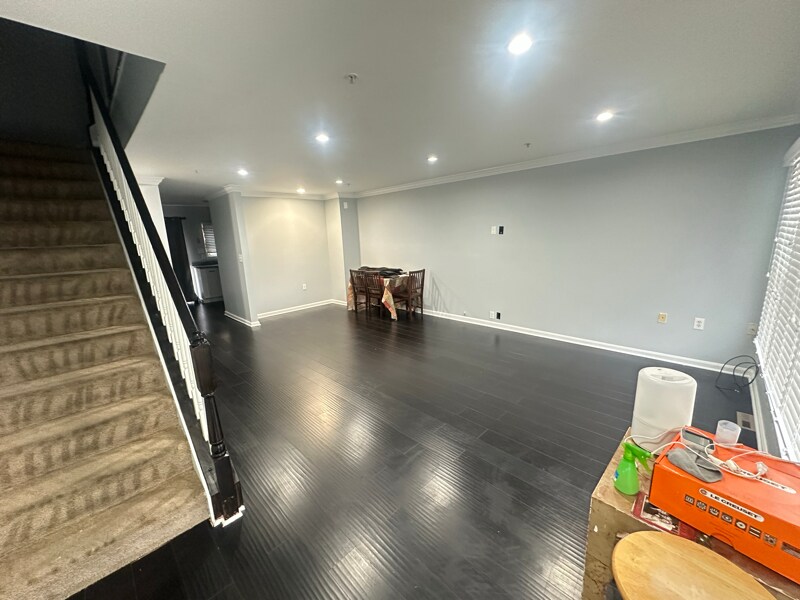 Building Photo - 814 Hr Dr SE