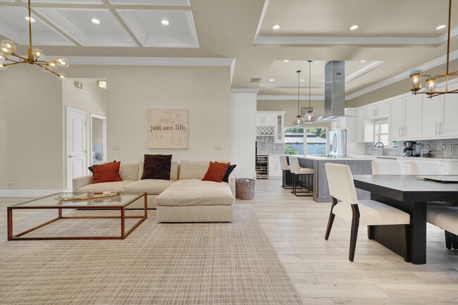 Building Photo - 875 SE 13th Ave