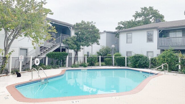 Building Photo - 7200 Clarewood Dr #1805**Ask about our NO ...